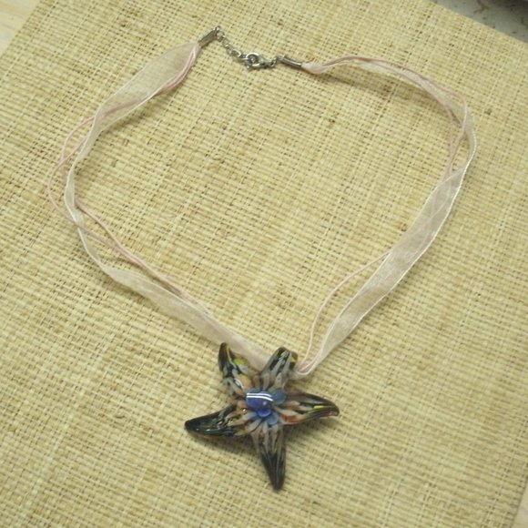 Muramo Glass Floral Starfish Pendant Necklace - Picture 4 of 16
